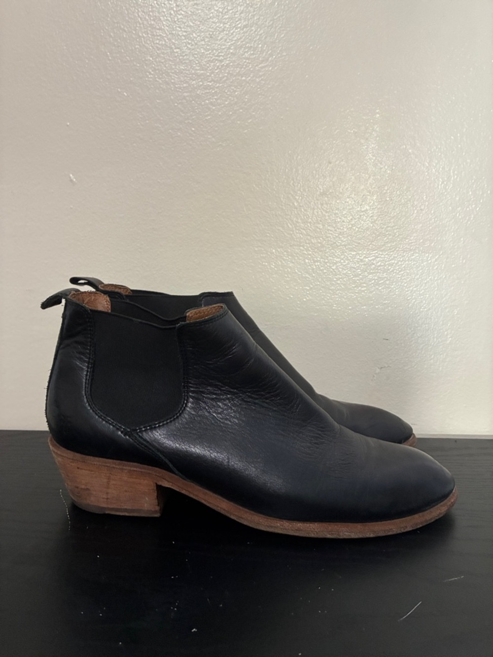 Frye Carson Chelsea boots black size 8.5